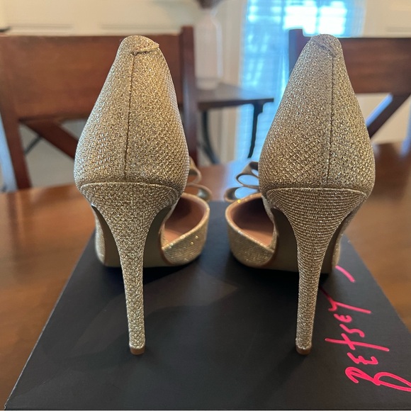 NWT Betsy Johnson Prince Gold Sparkle heels with bow Prom Formal Shoes Size 7 - Picture 7 of 9